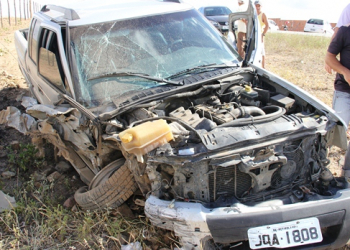Comerciante de Retirolândia e esposa de policial de Riachão do Jacuípe se envolvem em acidente na BA 120