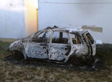 Sem policial há dois anos, duas viaturas da Polícia Civil são incendiadas em Jandaíra