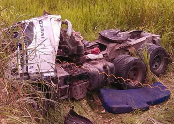 Motorista morre esmagado em grave acidente na BR-101