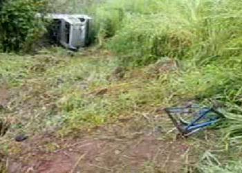 Acidente entre caminhonete e bicicleta deixa pai e filha mortos