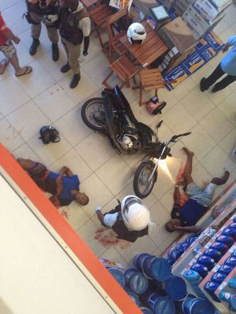 Ladrões baleados em assalto caem feridos na Comercial Ramos
