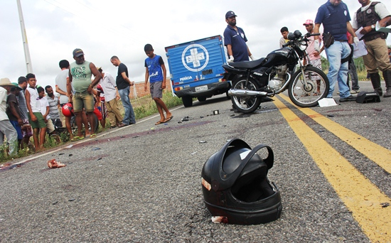 Colisão envolvendo duas motos mata três pessoas em São Domingos; dois eram irmãos