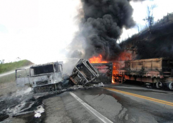 Três pessoas morrem em colisão seguido de incêndio na BR 116/Sul