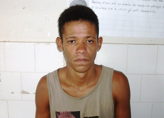 Policiais da 4ª Cia prendem homem com drogas e arma de fogo