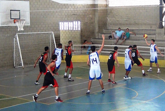 Alpha Shop e Master Informática vencem na terceira roda da 6ª Copa ADEC de Basquete