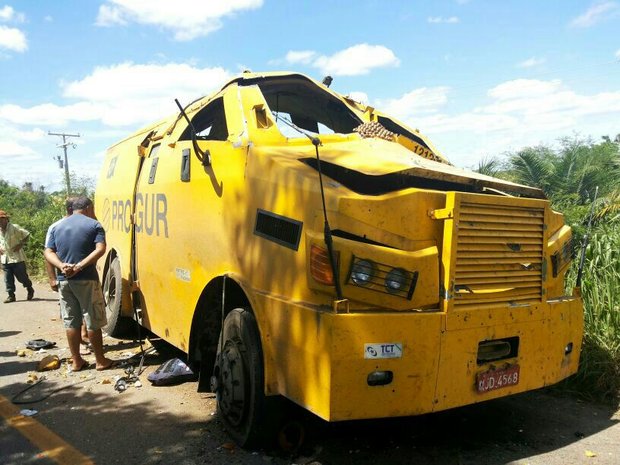 carro forte detonado