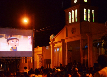 Coité – Cine Social quebra rotina da criançada de Goiabeira