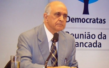 Paulo Souto lidera pesquisa encomendada pelo governo Wagner