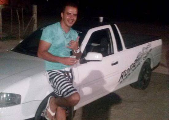 Bem relacionado na cidade, vários amigos chegaram ao local e lamentaram o ocorrido.