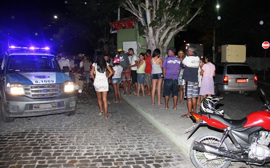 Rony se perdeu no passeio do quiosque que tem formato de ferro de gomar e se bateu contra a parede.