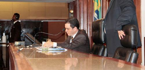 Marcelo Nilo com mais afinidade com a oposição? Ele convocou Tom Araújo para presidir Sessão na AL