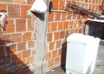 Mulher morre após receber descarga elétrica