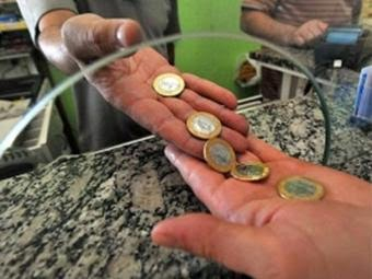 Governo estima salário mínimo de R$ 779 para 2015