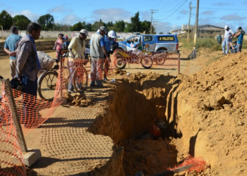 Motociclista cai em buraco de obras de prefeitura e morre