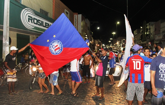 Coité – Torcida do Bahia invade as ruas para comemorar o titulo de campeão baiano 2014 – Veja o álbum de fotos