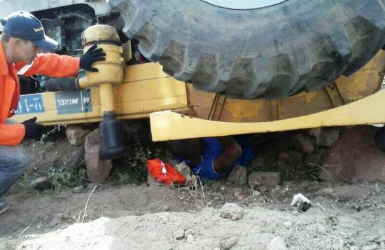 Homem fica ferido após acidente com trator na BA 411 próximo a Tanquinho