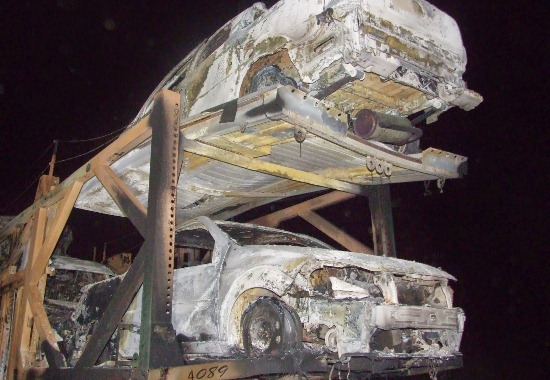 Carreta cegonha pega fogo no trecho Capim Grosso /Jacobina e deixa onze veículos 0k destruídos