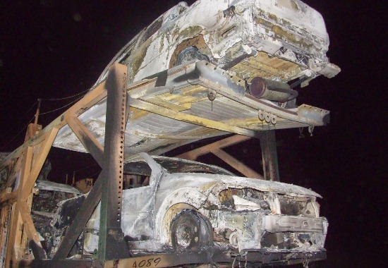 carros destruídos pelo fogo