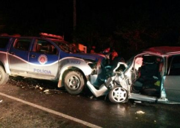 Viatura da PM de Candeias colide com carro de passeio e motorista fica em estado grave