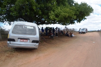Criança de 4 anos morre atropelada por van escolar na zona rural de Monte Santo