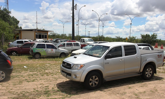 Veículo oficial da Prefeitura de Monte Santo está a quase uma semana no pátio a PRE