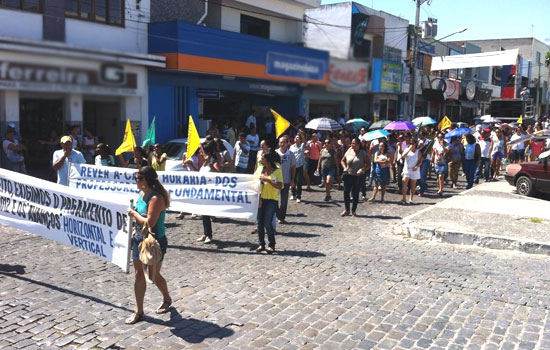 Coité – Professores da Rede Municipal voltam às ruas para reivindicar seus direitos perante o poder público