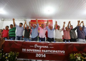 “Vamos formar uma geração que tenha educação de qualidade”, diz moradora de Alagoinhas na plenária do programa de governo do PT