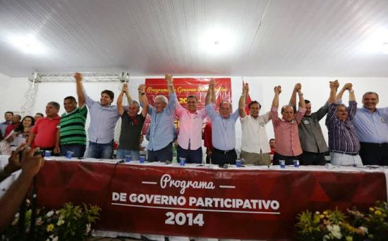 “Vamos formar uma geração que tenha educação de qualidade”, diz moradora de Alagoinhas na plenária do programa de governo do PT