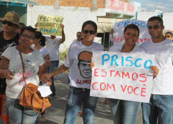 Policiais militares do 16º Batalhão de Serrinha vão às ruas em manifestação a favor de Prisco