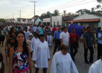 Missa da celebração da Paixão de Cristo e procissão reuniu vários fiéis