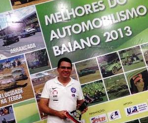 Piloto tricolor Roberto Cunha é destaque em premiação