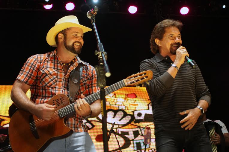 Plena Shows confirma realização da festa Forrozeiros Vip com Estakazero e Adelmario Coelho na AABB de Coité