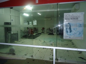 Homens armados disparam contra prédio da PM