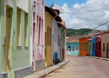 Facções criminosas aterrorizam e expulsam famílias da região