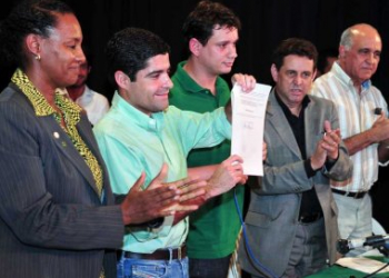 PV se aproxima de apoio a Paulo Souto