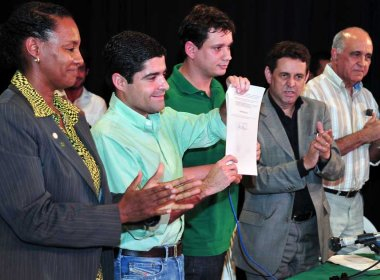 PV se aproxima de apoio a Paulo Souto