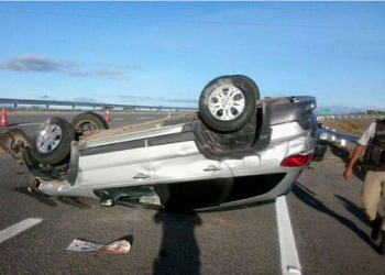 Bandido capota carro e é preso pela PM