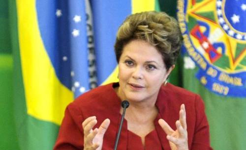Dilma diz que aeroportos não “são padrão Fifa, são padrão Brasil”