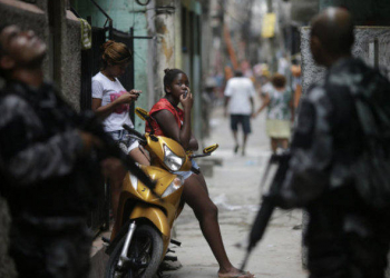 Chance de ser assassinado no Brasil é 4x maior que no mundo