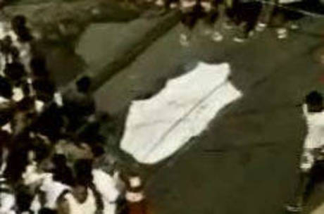 Adolescente morre atropelado por ônibus ao tentar se pendurar no coletivo