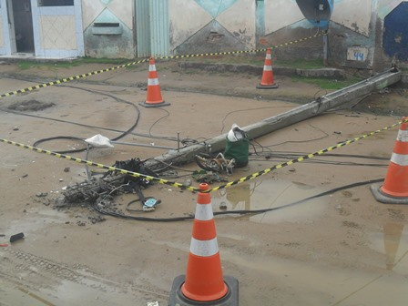 Operário de empresa terceirizada da COELBA morre após cair junto com poste 