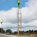 Dois homens ficam em estado grave depois de receberem descarga eletrica quando oranamentavam praça