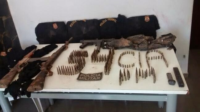 Veículo apreendido em Pindobaçu em 2010 é liberado pela justiça para a Prefeitura e mecânico encontra armas pesadas