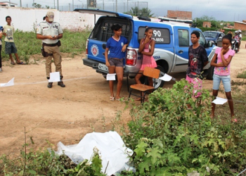 Feto de aproximadamente 8 meses é encontrado no fundo de colégio em Retirolândia