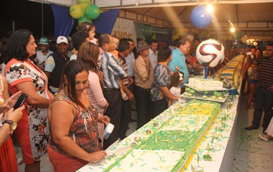 Nordestina II – População festeja 29º aniversário com bolo de 29 metros
