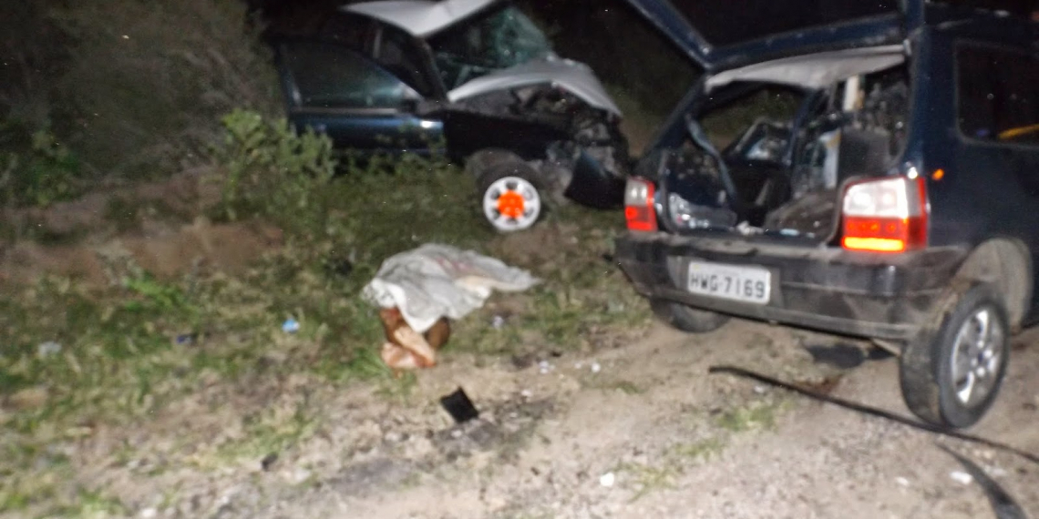 Colisão frontal envolvendo Vectra e Uno deixa um morto e cinco feridos na BR 324 próximo a Riachão