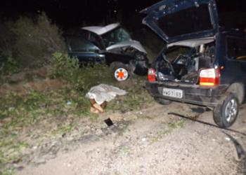 Colisão frontal envolvendo Vectra e Uno deixa um morto e cinco feridos na BR 324 próximo a Riachão