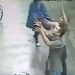 China: bebê cai de prédio e é amparado por vizinho; veja o vídeo