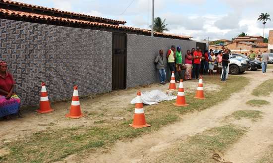 Água Fria II – Homem é assassinado na porta de casa a pedrada