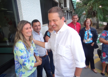 Eduardo Campos visita o Hospital da Mulher e critica governo da presidente Dilma